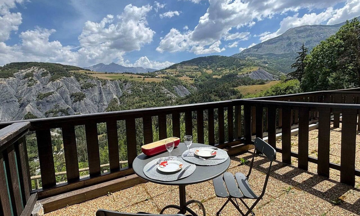 Le Sauze Apartment | Functional studio, mountain view - 4 guests