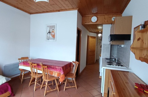 Montgenevre Apartment | Close to slopes! Apartment for 6 with parking, pets allowed