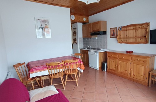 Montgenevre Apartment | Close to slopes! Apartment for 6 with parking, pets allowed