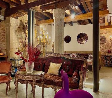 Castello Hotel | Console Palais