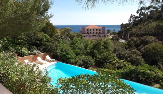 1 bedroom apartment with magnificent sea view, beach on foot
