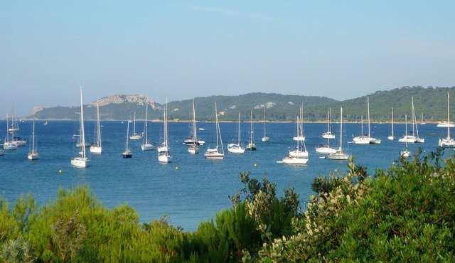 "3-room duplex, 53 m² in the heart of the village, possibility of a sailing escap"