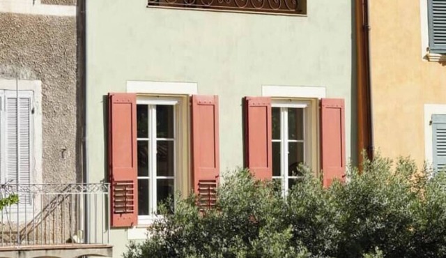 Apartment with a terrace in Moustiers
