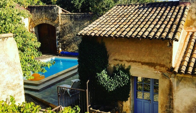 Authentic Mas in Provence at the foot of Mont Ventoux with swimming pool