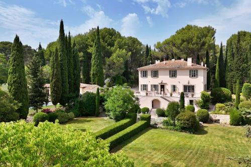Bastide of the Rose Comtesse The Art of Intimate Luxury in Provence