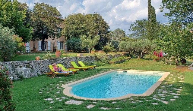 Bed and Breakfast 'Le Temps Des Cerises' with Shared Pool, Shared Terrace and Wi-Fi