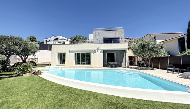CALIFORNIAN VILLA with heated pool