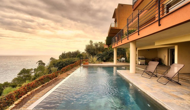 Exceptionnal Villa - infinity pool, sea views, next to Pierre Cardin palace