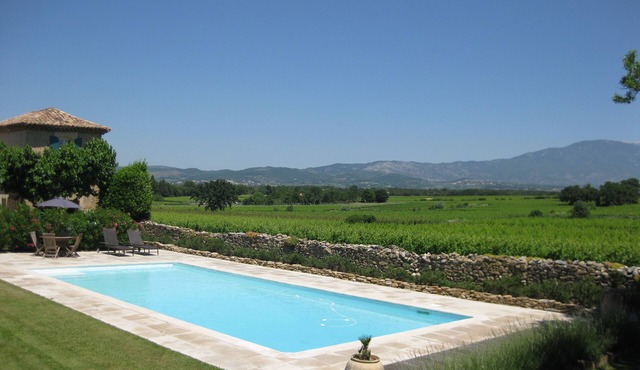 Gite Chapelle: stunning spacious stone house in a quiet area surrounded by vines