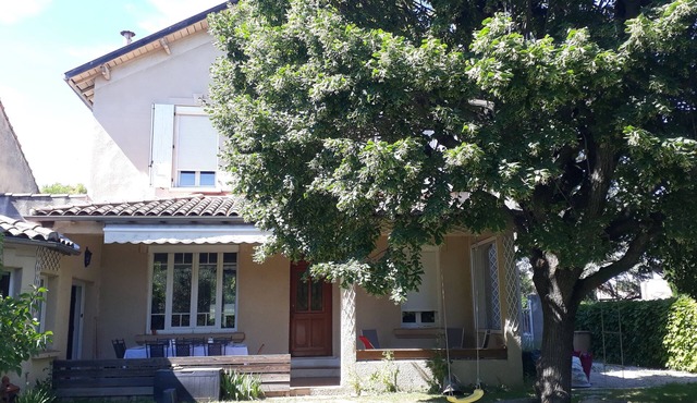 Large house with 5 bedrooms, sleeps 10 and 1 baby bed