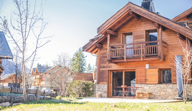 Le Chalet des Tartalys - 750 m from the Serre Chevalier Chantemerle ski slopes