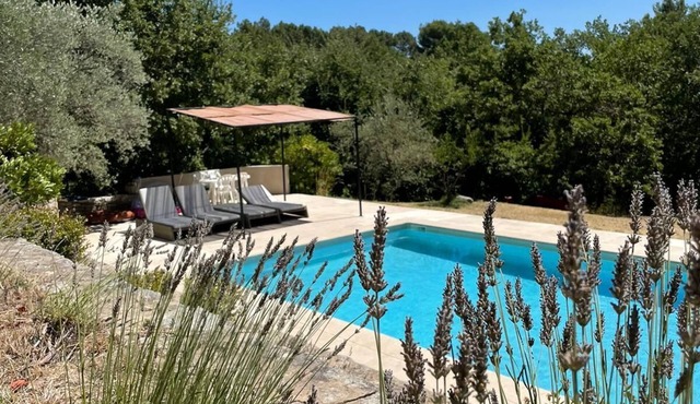 Le Mas Saint Joseph 19ème Siècle à1 km du Village de Roussillon Face au Luberon