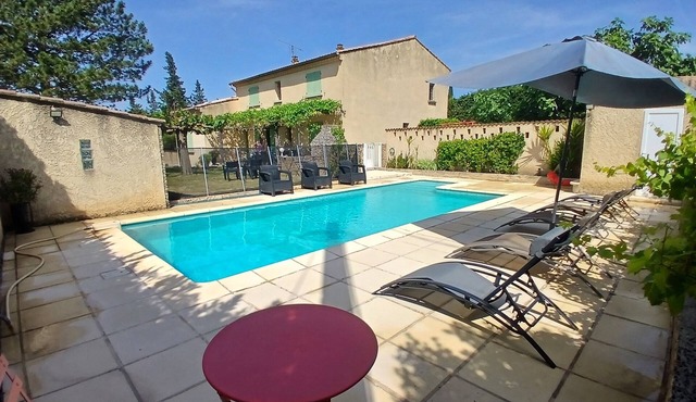 Magnificent Provencal house on the Ventoux road and on the Wine route