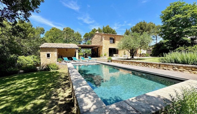 Mas du Rieu Haven of peace with swimming pool, charm & comfort, ideal for family vacations