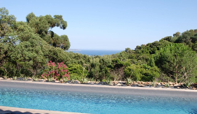 Provencal villa 12 pax near Saint-Tropez with swimming pool and superb sea view