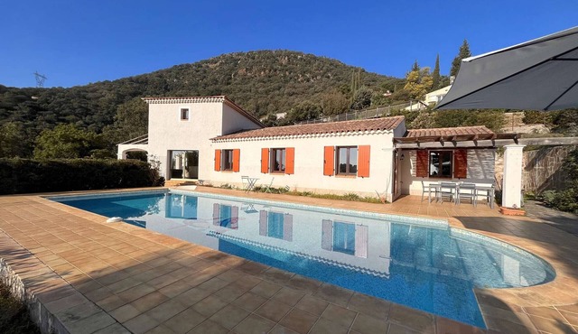 Spacious 5-Room House with Pool, AC, and Fiber Optic Internet in Cavalaire-sur-Mer