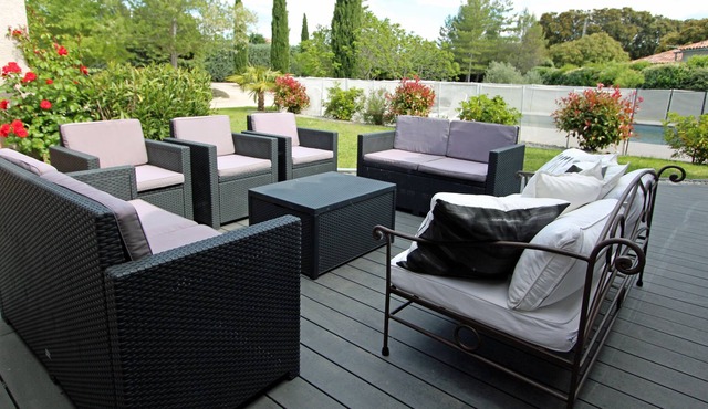 Spacious Provencal villa with private pool at the foot of Ventoux