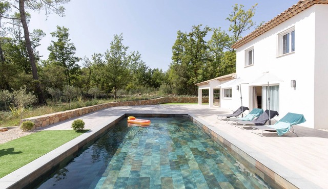 Stunning Villa - Huge garden, Swimming pool, Air Conditionner, Parking, Jaccuzi