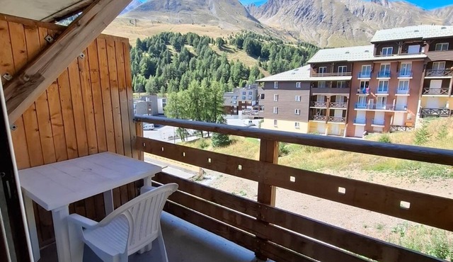 Superb apartment for 6 people with sauna pool close to the slopes and shops!