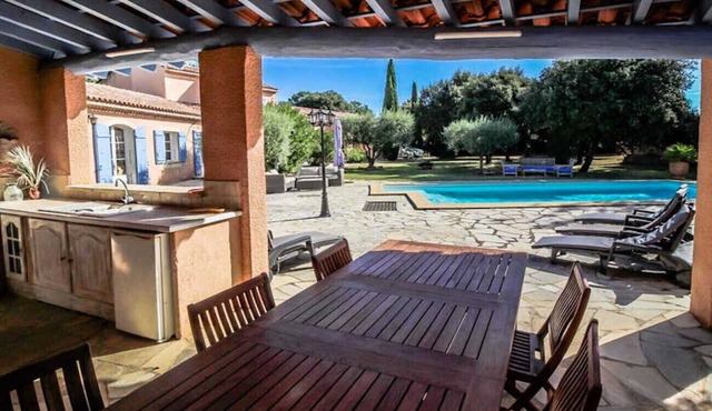 Superb holiday villa in Mazan, near Carpentras, with heated pool
