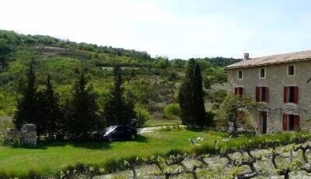 Traditional Provencal farmhouse at the foot of Mont Ventoux