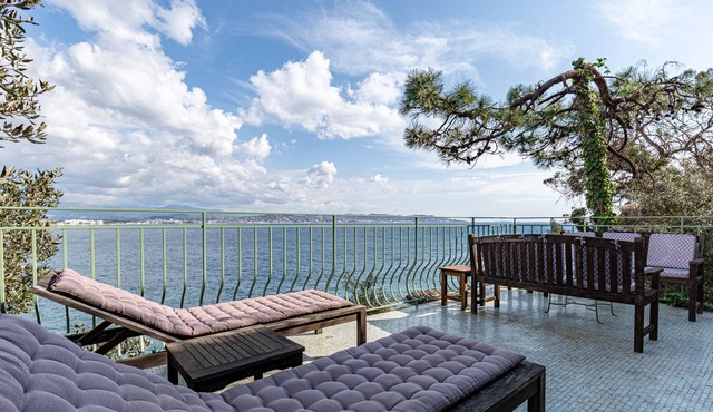 Villa for 4 to 10 people, directly on the beach, quiet, 200 sq.m villa