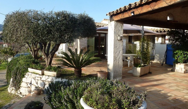 villa swimming pool 3 rooms near sea with calm cleared view