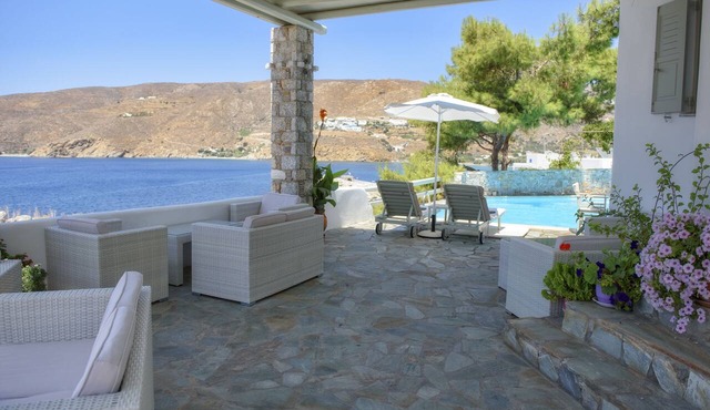 Yperia Hotel