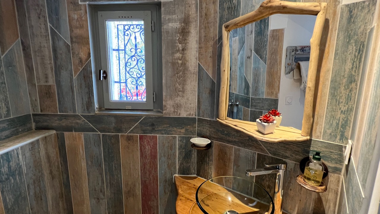 Photo of Bathroom in Arles