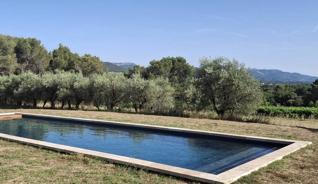 Renovated eco-friendly farmhouse near Vaison, set amid 5 ha of vineyards, accommodating 12 to 16 people